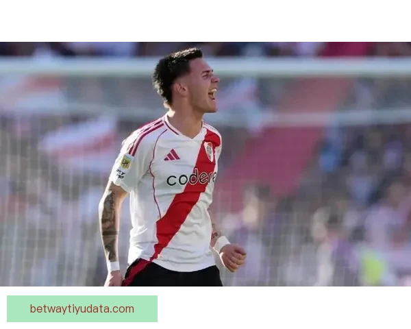 重逢旧爱徒 德米主动拥抱昔日河床弟子马斯坦托诺备战皇马之战 重逢旧爱徒 德米主动拥抱昔日河床弟子马斯坦托诺备战皇马之战