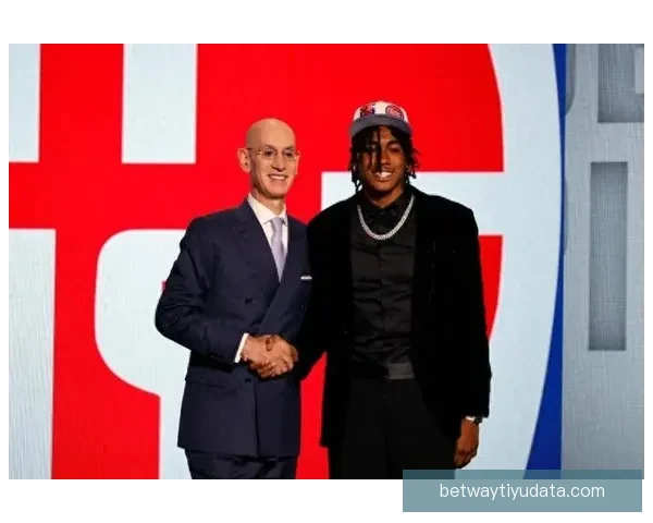 队记曝艾维曾赛后奇问记者私生活 被裁离队公牛无人惋惜更衣室冷漠